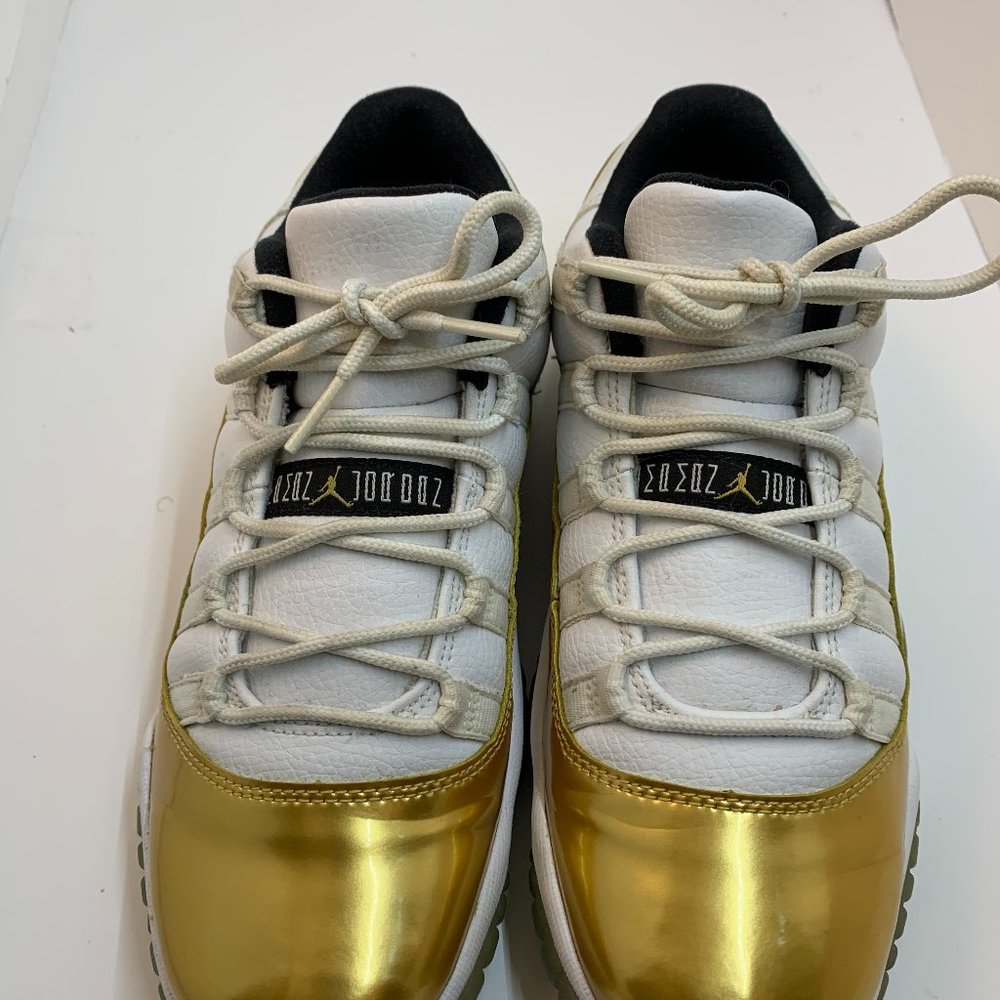 RARE JORDANS GOLD/WHITE